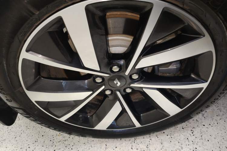 Used Li Auto L8 2023 Pro Model Right Rear Wheel Hub