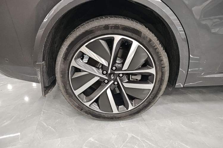 Used Li Auto L8 2023 Air model Right Rear Wheel Hub
