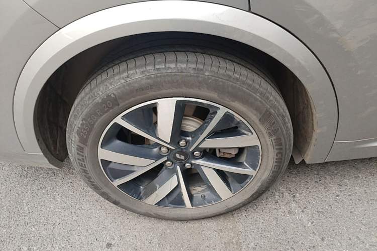 Used Li Auto L8 2023 Air model Right Rear Wheel Hub