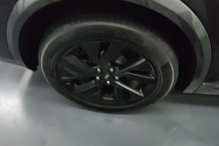 Used Li Auto L8 2023 Pro Model Right Rear Wheel Hub