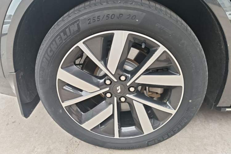 Used Li Auto L8 2023 Pro Model Right Rear Wheel Hub