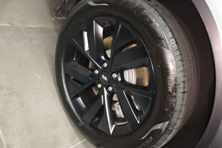 Used Li Auto L8 2023 Max model Right Rear Wheel Hub
