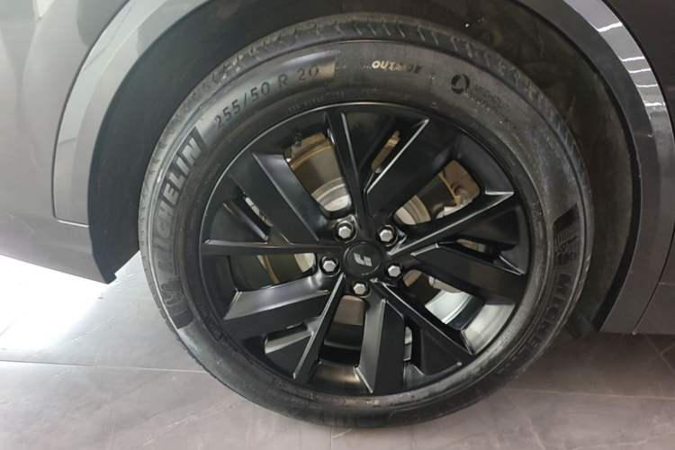 Used Li Auto L8 2023 Pro Model Right Rear Wheel Hub
