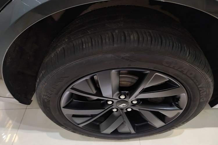 Used Li Auto L8 2023 Air model Right Rear Wheel Hub