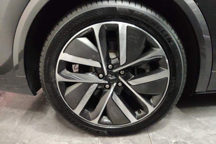 Used Li Auto L8 2023 Pro Model Right Rear Wheel Hub