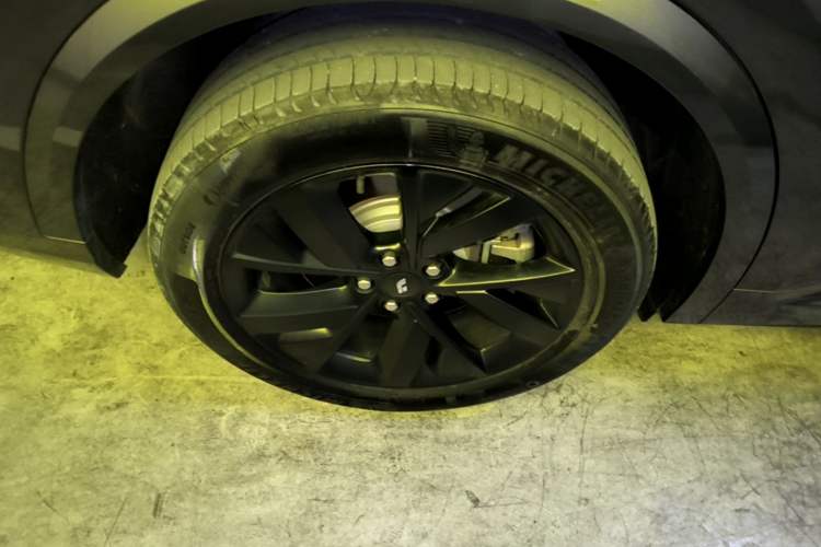 Used Li Auto L8 2023 Air model Right Rear Wheel Hub