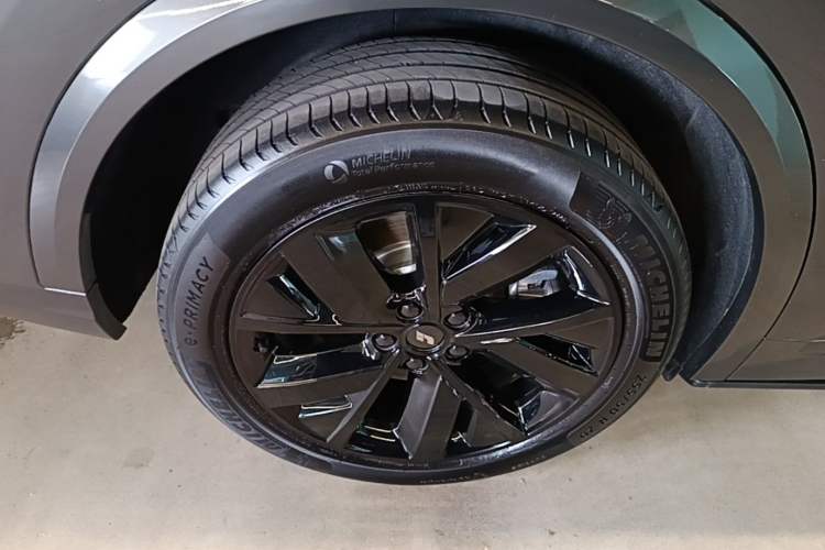 Used Li Auto L8 2023 Pro Model Right Rear Wheel Hub
