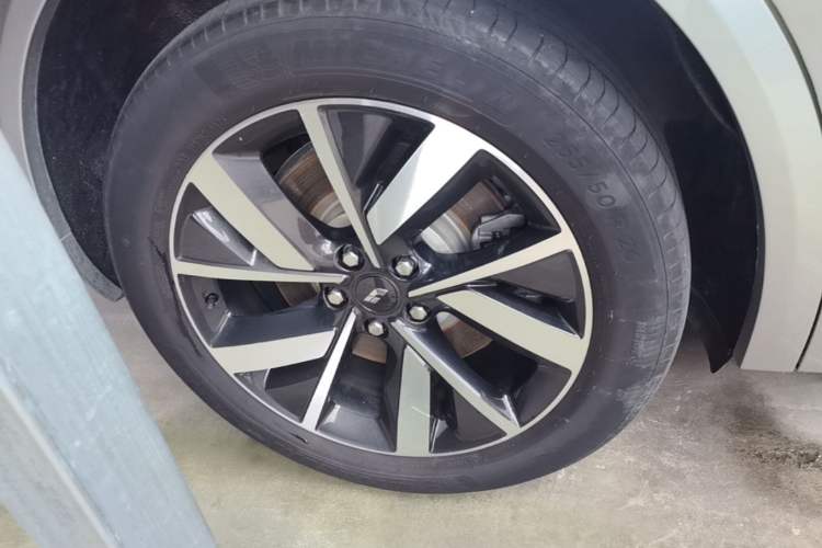 Used Li Auto L8 2023 Air model Right Rear Wheel Hub