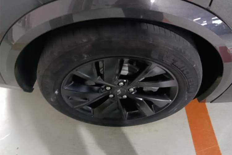 Used Li Auto L8 2023 Pro Model Right Rear Wheel Hub
