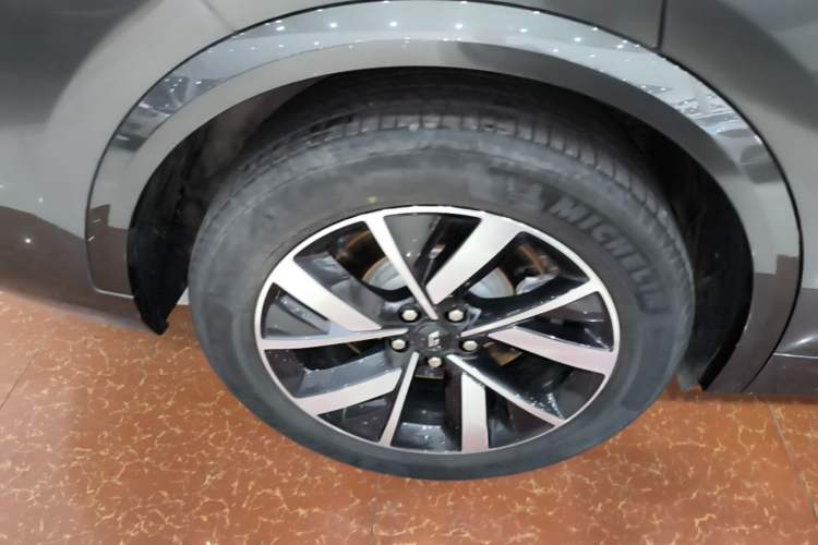 Used Li Auto L8 2023 Pro Model Right Rear Wheel Hub