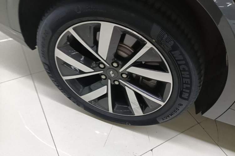 Used Li Auto L8 2023 Pro Model Right Rear Wheel Hub