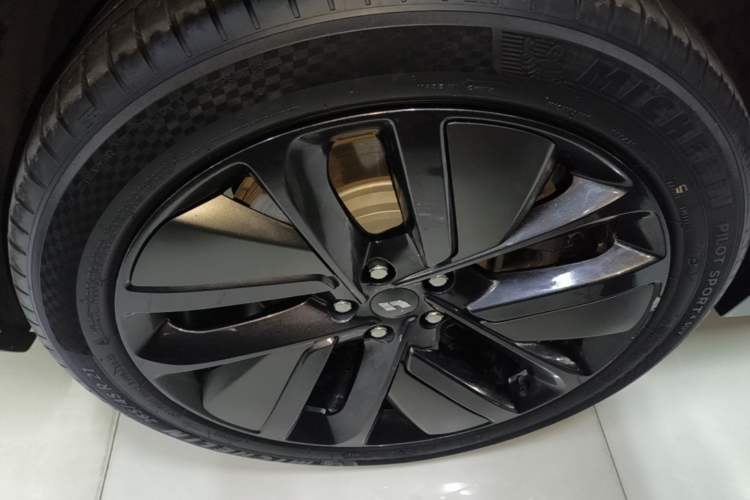 Used Li Auto L8 2023 Pro Model Right Rear Wheel Hub