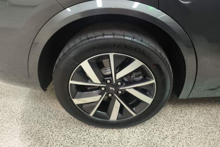 Used Li Auto L8 2023 Air model Right Rear Wheel Hub
