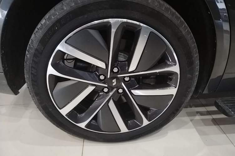 Used Li Auto L8 2023 Air model Right Rear Wheel Hub