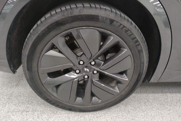 Used Li Auto L8 2023 Max model Right Rear Wheel Hub