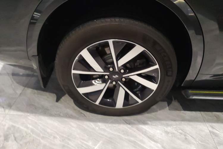 Used Li Auto L8 2023 Pro Model Right Rear Wheel Hub
