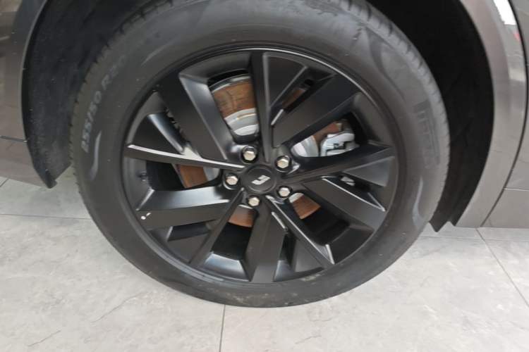 Used Li Auto L8 2023 Max model Right Rear Wheel Hub