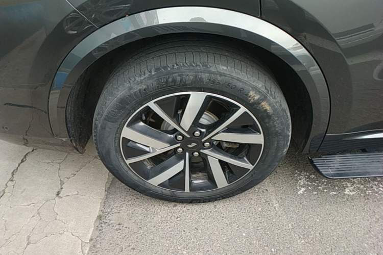Used Li Auto L8 2023 Pro Model Right Rear Wheel Hub