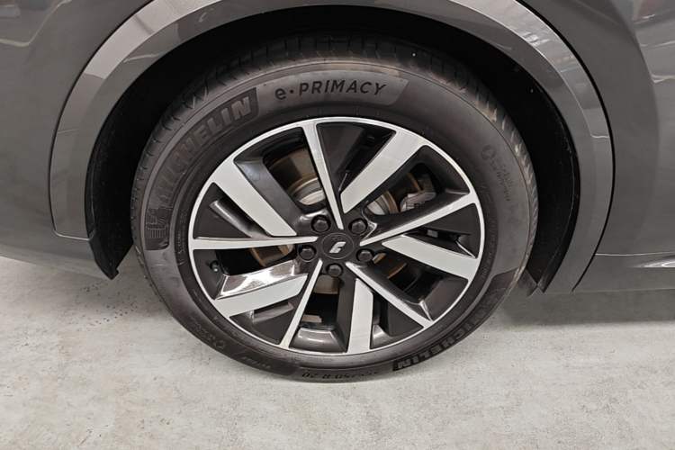 Used Li Auto L8 2023 Pro Model Right Rear Wheel Hub