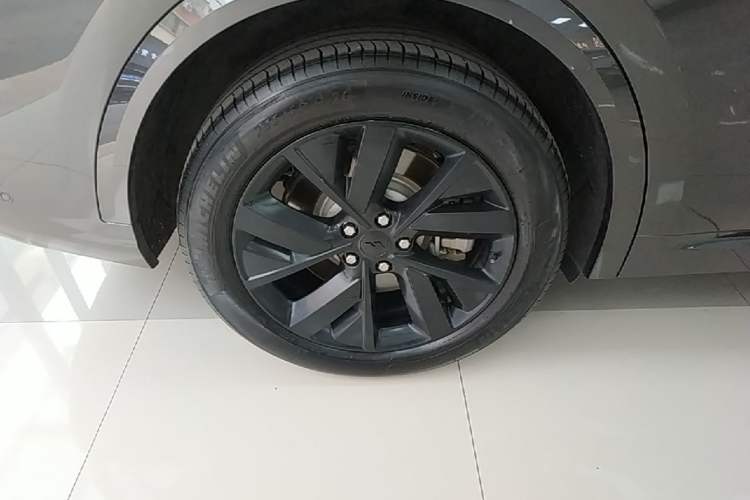 Used Li Auto L8 2023 Pro Model Right Rear Wheel Hub