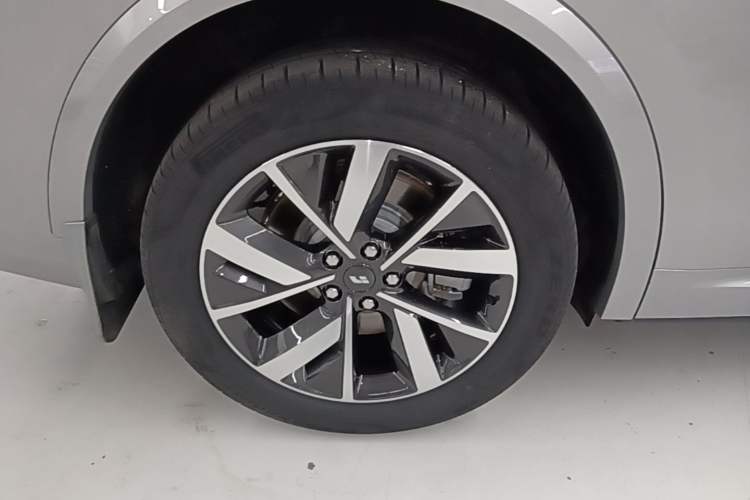 Used Li Auto L8 2023 Air model Right Rear Wheel Hub
