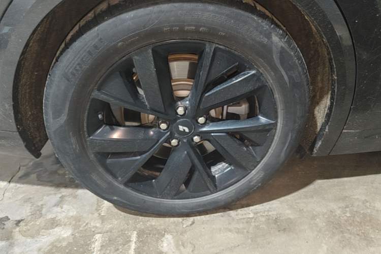 Used Li Auto L8 2023 Pro Model Right Rear Wheel Hub