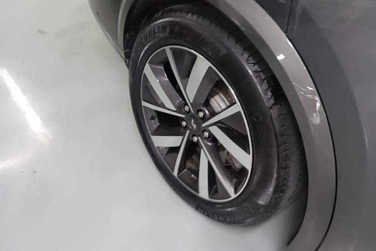 Used Li Auto L8 2023 Pro Model Right Rear Wheel Hub