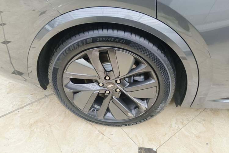 Used Li Auto L8 2023 Max model Right Rear Wheel Hub