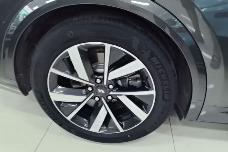 Used Li Auto L8 2023 Pro Model Right Rear Wheel Hub
