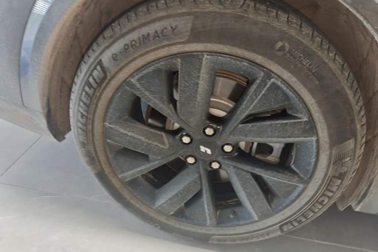 Used Li Auto L8 2023 Pro Model Right Rear Wheel Hub