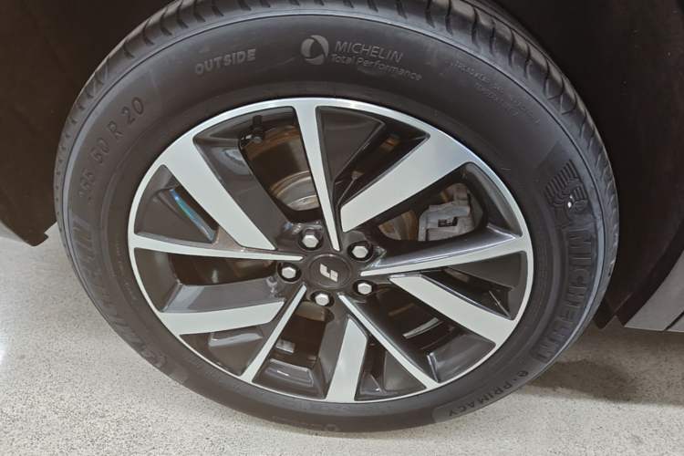 Used Li Auto L8 2023 Pro Model Right Rear Wheel Hub