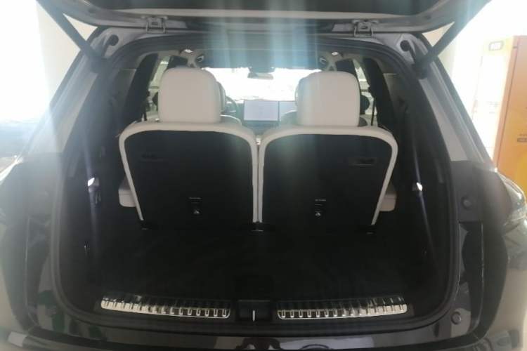 Used Li Auto L8 2023 Pro Model Trunk