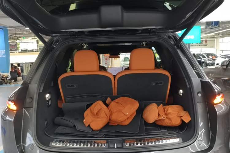 Used Li Auto L8 2023 Max model Trunk