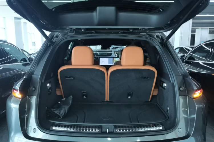 Used Li Auto L8 2023 Pro Model Trunk