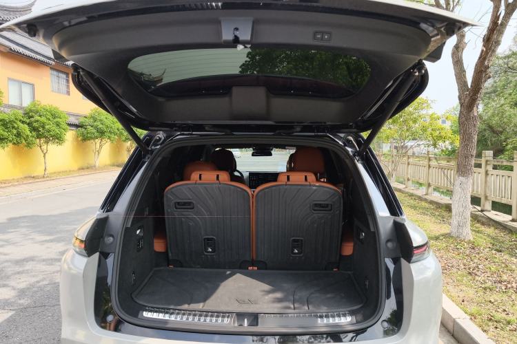 Used Li Auto L8 2023 Pro Model Trunk