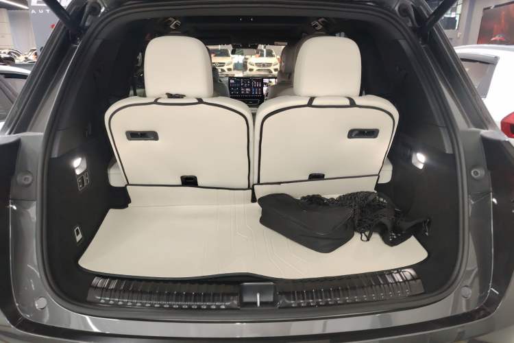Used Li Auto L8 2023 Pro Model Trunk