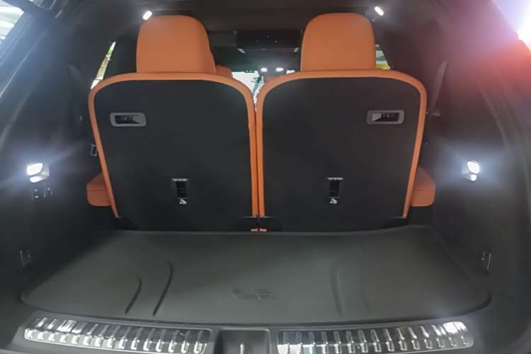 Used Li Auto L8 2023 Pro Model Trunk