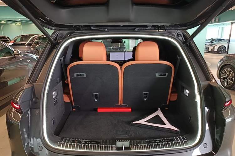 Used Li Auto L8 2023 Pro Model Trunk