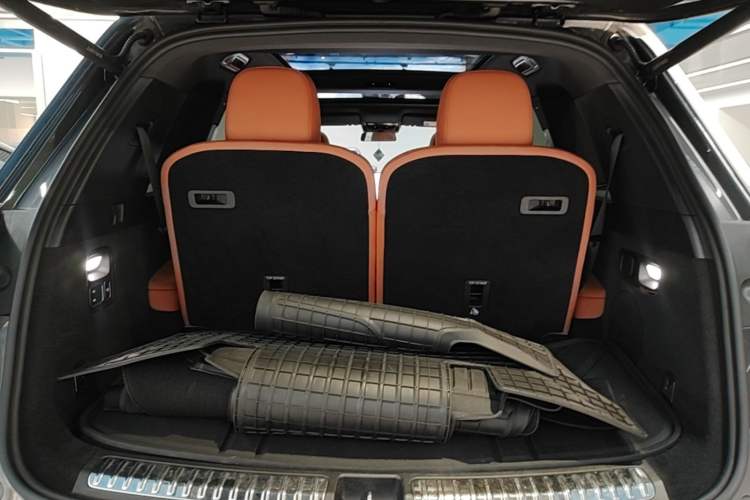 Used Li Auto L8 2023 Pro Model Trunk