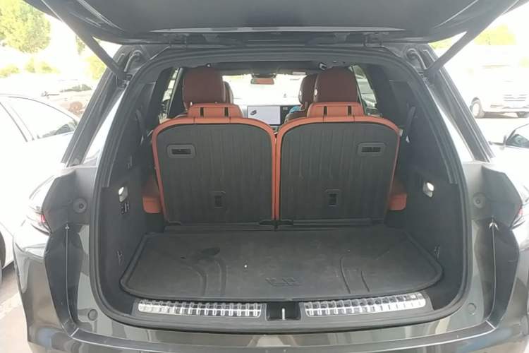 Used Li Auto L8 2023 Pro Model Trunk