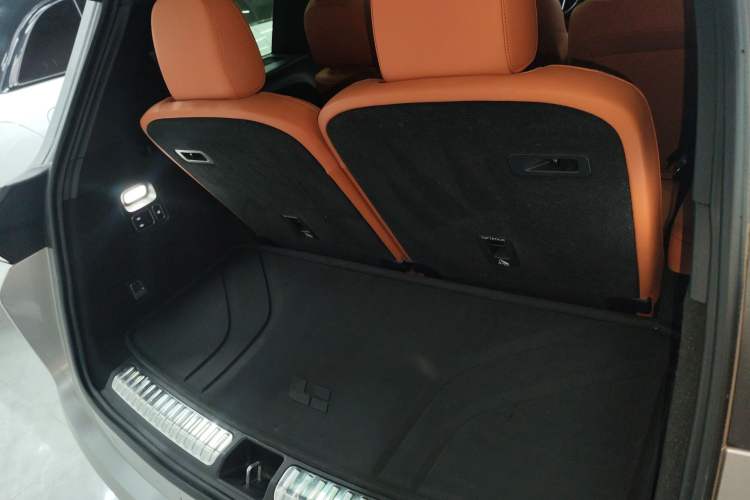 Used Li Auto L8 2023 Pro Model Trunk