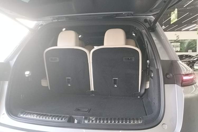 Used Li Auto L8 2023 Pro Model Trunk