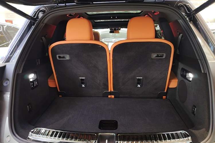 Used Li Auto L8 2023 Pro Model Trunk