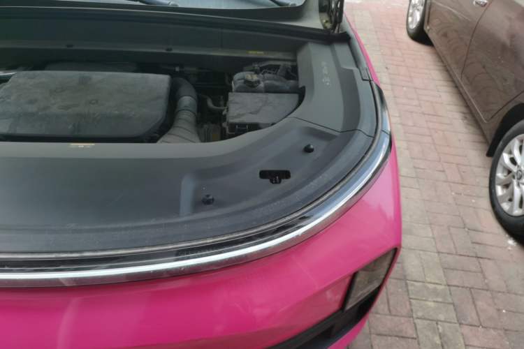 Used Li Auto L8 2023 Pro Model Engine Bay Left