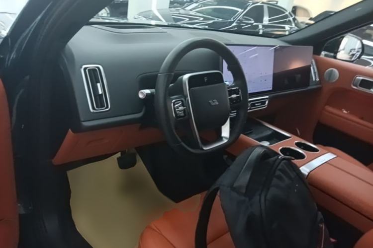 Used Li Auto L8 2023 Pro Model Center Console
