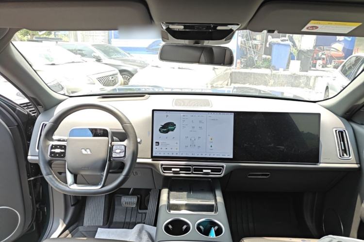 Used Li Auto L8 2023 Pro Model Center Console