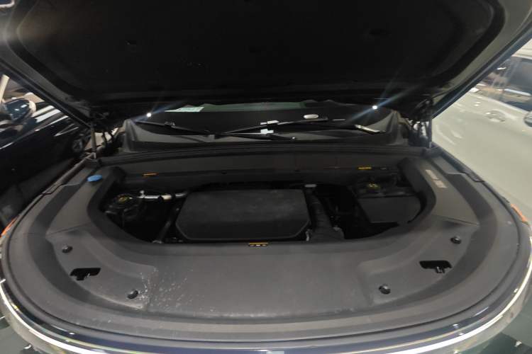 Used Li Auto L8 2023 Pro Model Engine Bay