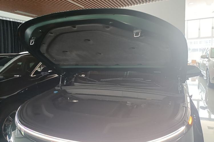 Used Li Auto L8 2023 Pro Model Engine Bay