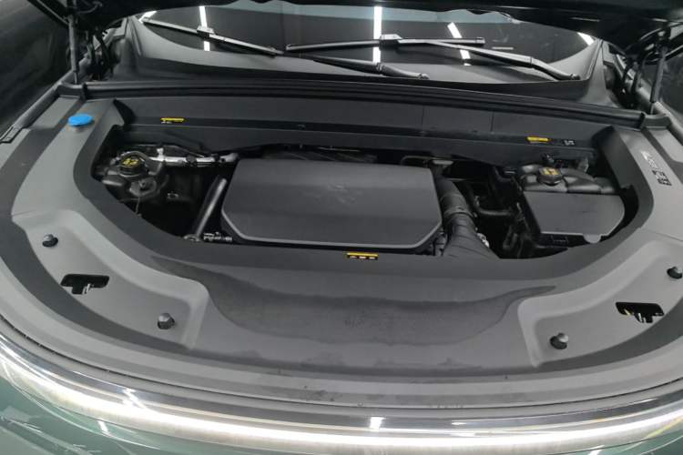 Used Li Auto L8 2023 Pro Model Engine Bay