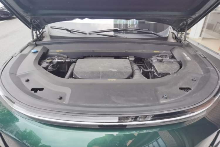 Used Li Auto L8 2023 Pro Model Engine Bay